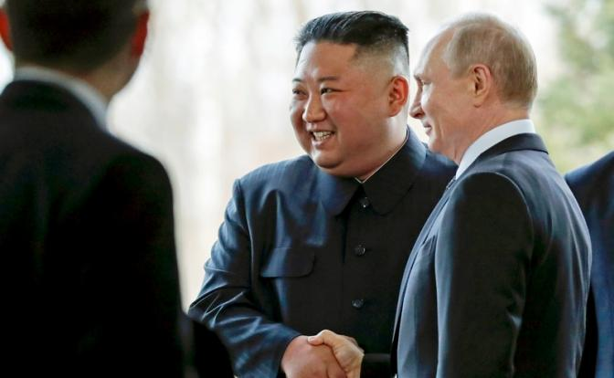Подготовка к визиту президента России Владимир Путина в Северную Корею идет своим ходом, заявил пресс-секретарь главы государства Дмитрий Песков.