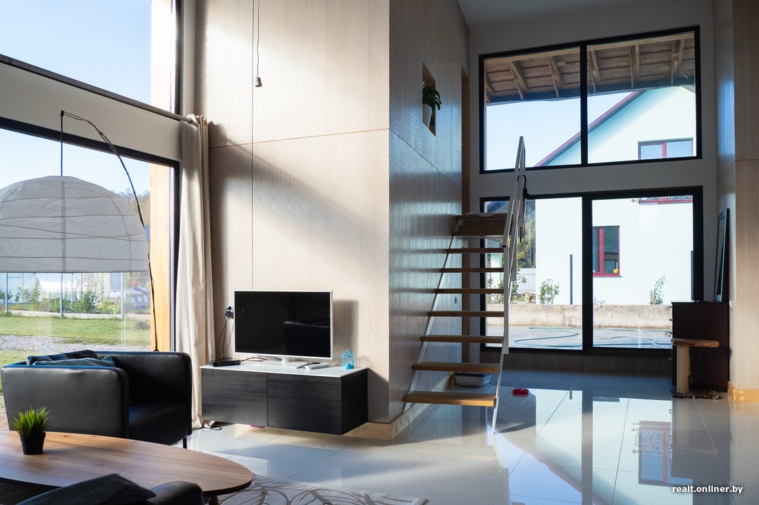 Помните семью из микродома на 16 «квадратах»? Посмотрите, какой удивительный коттедж она построила Помните семью из микродома на 16 «квадратах»? Посмотрите, какой удивительный коттедж она построила архитектура