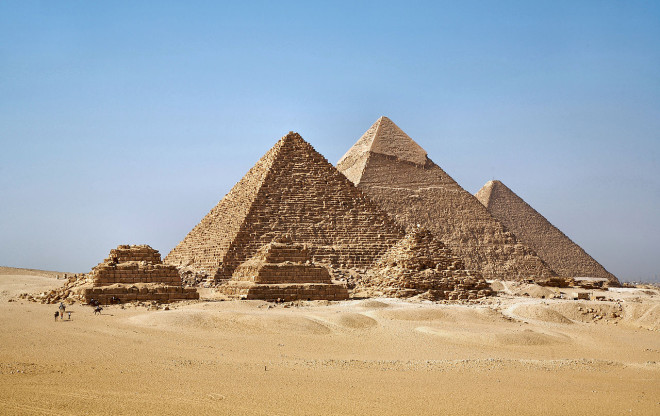 1280px-All_Gizah_Pyramids-3