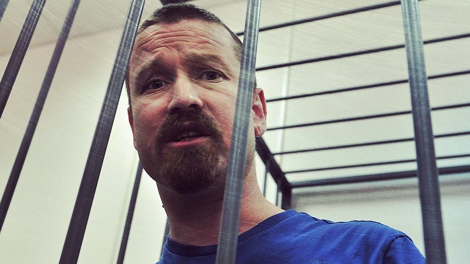 алексей навальный в тюрьме. алексей навальный 2023. зарисовки судебных заседаний. словосочетание со словом слово. судья в зале суда рисунок.