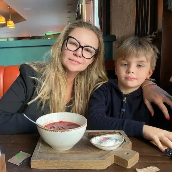 Мария Миронова развелась с мужем, который на 18 лет моложе неё, и судится с ним за опеку над сыном Миронова, мужем, Андрея, сыном, родила, Мария, подал, Фёдора, актриса, очень, ребёнком, Мироновой, трижды, спустя, замуж, вышла, которого, медицинскими, которому, МироноваНапомним