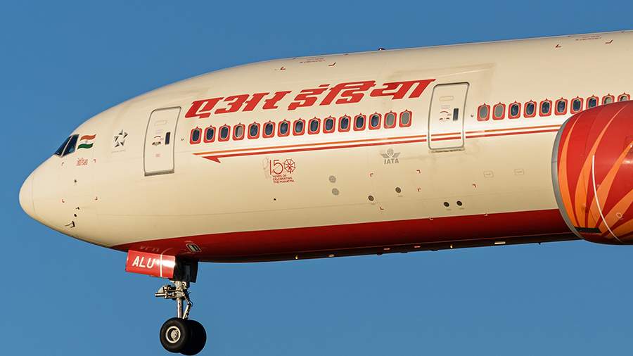Летящий в США из Индии самолет запросил аварийную посадку в Красноярске