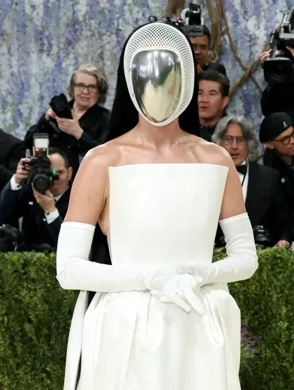 14 лучших образов Met Gala: Ирина Шейк в бриллиантах, 