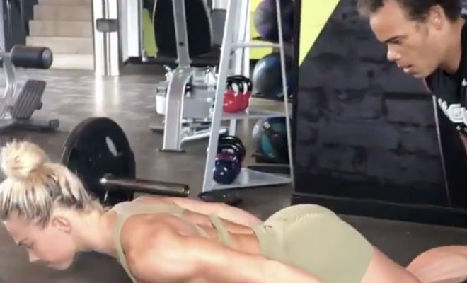 Отжимания без рук: упражнение которое почти невозможно повторить Отжимания без рук: упражнение которое почти невозможно повторить Культура