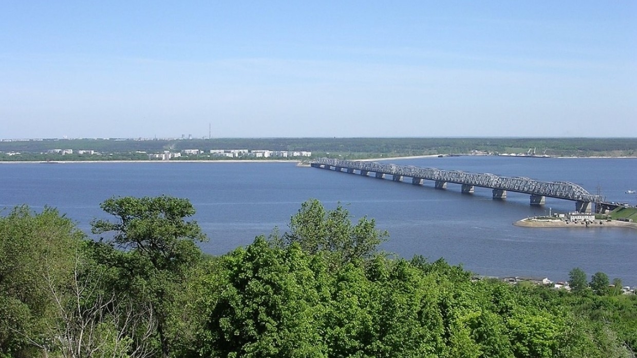 Пролетевшего под Императорским мостом пилота могут лишить удостоверения Происшествия