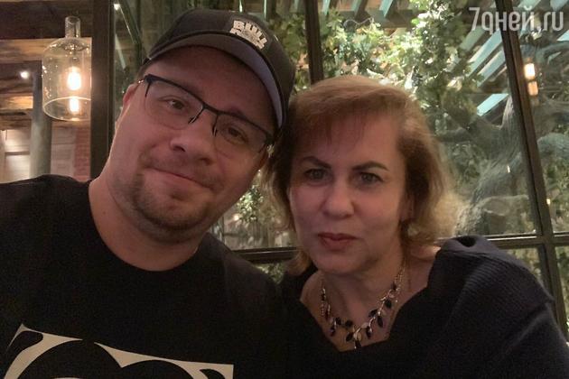 Маму Гарика Харламова приняли за его сестру