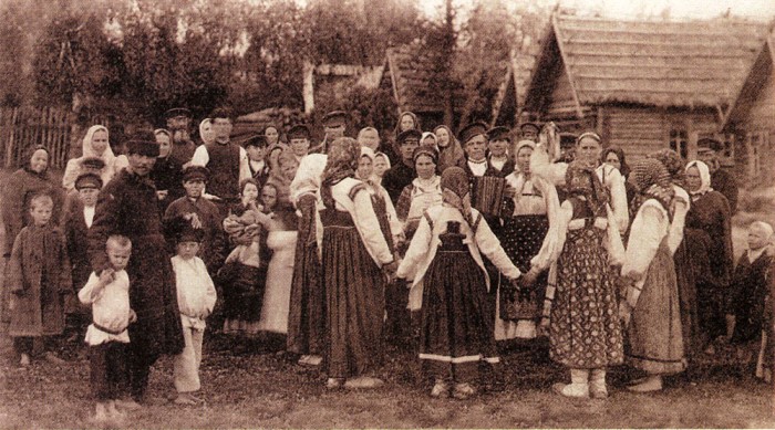 «Молодое время»: как проходили молодежные гулянья в деревнях в XIX в.