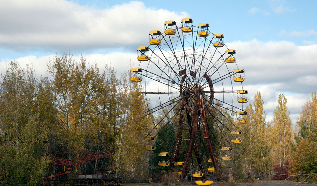 Припять
Украина
Леденящая кровь история Чернобыльской катастрофы останется с человечеством на века. Припять, куда сравнительно недавно начали водить экскурсии, выглядит городом из страшных кошмаров любого подростка.