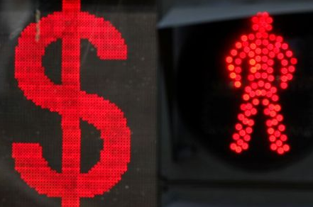 The U.S. dollar sign is seen on an electronic board next to a traffic light in Moscow, Russia August 10, 2018. REUTERS/Maxim Shemetov