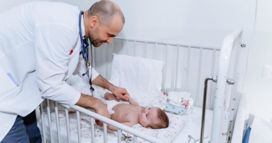 В Центре Мешалкина спасли младенца с гипоксией, синим пороком сердца и ковидом