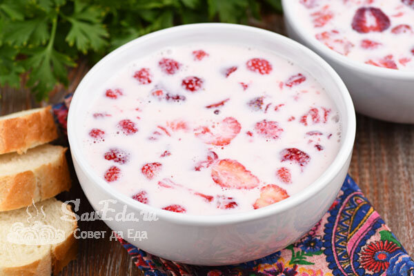 Это очень простое и вкусное блюдо, на приготовление которого уходит не больше 10 минут. Вкус его знаком мне с детства, летом в жаркую погоду этот холодный суп был и есть неотъемлемая часть рациона.-7