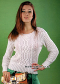 Белый ажурный пуловер с интересной игрой  мелкого узора и затейливых плетений из кос