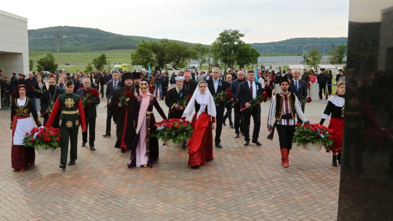 В Крыму прошли траурные мероприятия, приуроченные ко Дню памяти жертв депортации