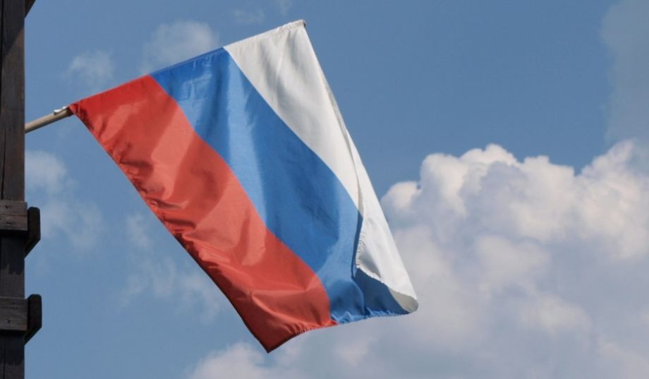 Церемония поднятия государственного флага открыла школьные линейки во всех регионах России