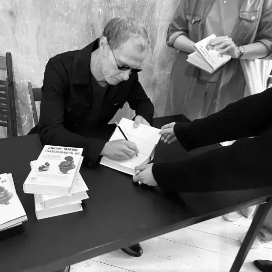 В сети подозревают, что Виктор Пелевин написал роман про миллиардера-педофила Джеффри Эпштейна Осторожно, Эпштейна, телеграмканале, редакции, Пелевину, Пелевина, произведение, самых, принадлежит, Борисов, Джеффри, слухи, Пелевин, Виктор, обвиняли, одним, финансиста, вокруг, ПелевинаСкандал, громких