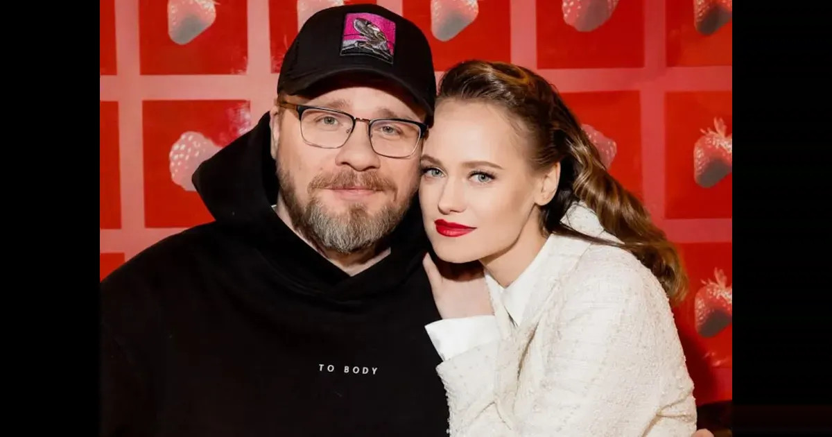 Гости из Comedy Club и торт в виде собаки: Катерина Ковальчук устроила вечеринку-сюрприз для мужа Гарика Харламова в честь его 45-летия