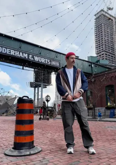 Иван Ургант показал фото с командой 