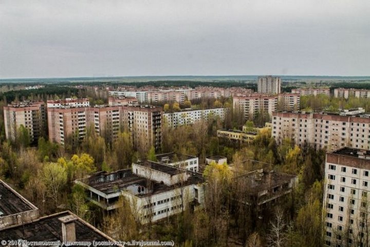 Припять, открывающаяся с 16-этажек города