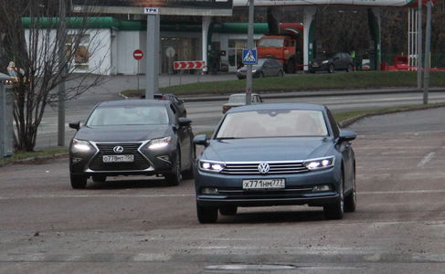 VW Passat или Lexus ES 200? Стартуем с места