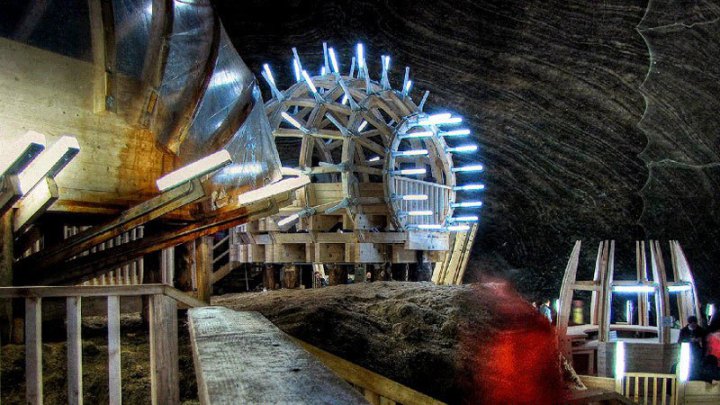 старинная соляная шахта в Румынии