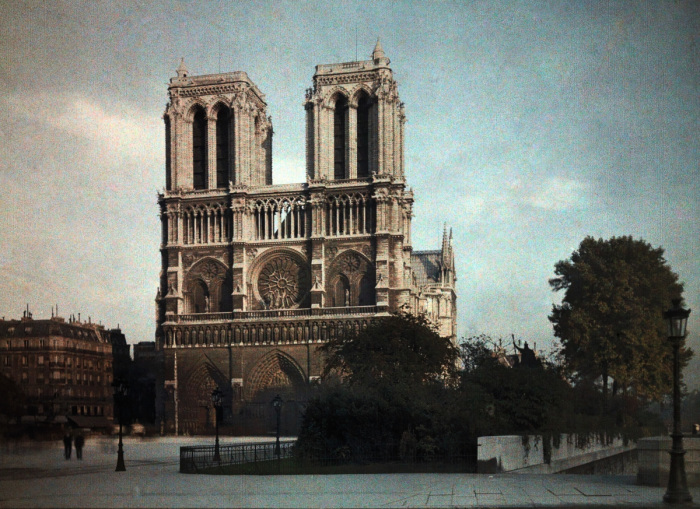 Католический храм в центре Парижа, который является одним из символов французской столицы.