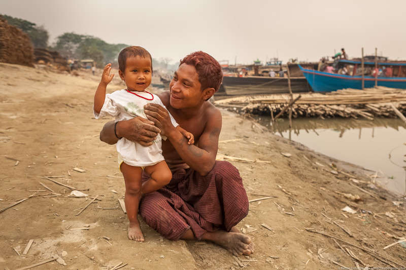 Жизнь на пляже в Бирме деревни, работают, зашедших, заняты, туристов, Взрослые, внимания, особого, обращают, делами, своими, временем, бывшей, конфеты, стиркойДругие, раздающих, прознав, быстро, стекаются, дружелюбныДетишки