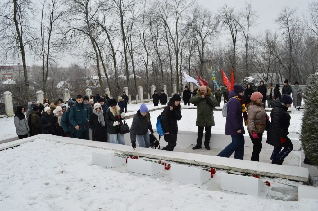 В Рязани открыли памятные плиты погибшим членам экипажа самолёта, разбившегося в 1942 году у Заокского