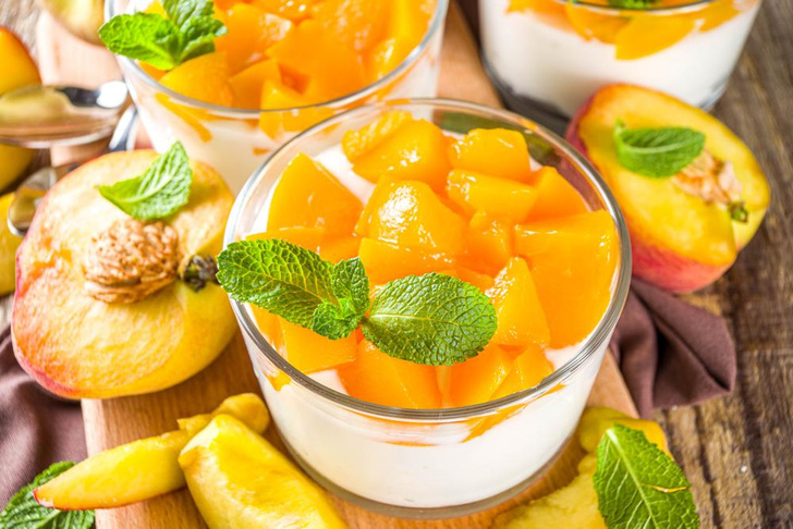 Сливочная панна котта с персиковым желе: летний десерт за 5 минут десерты