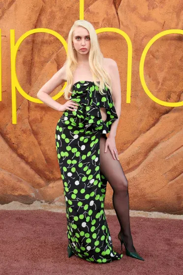 Зендая, Сидни Суини, Джейкоб Элорди и Хантер Шафер посетили премьеру сериала 