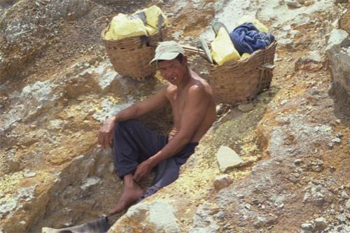 Кратер вулкана Иджен Кратер вулкана Иджен авиатур