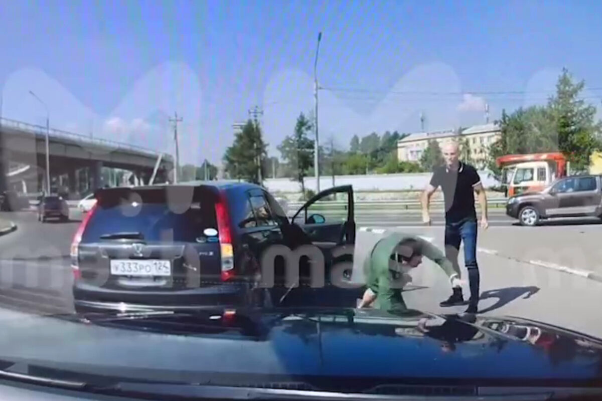 Появилось видео драки депутата от КПРФ Ивашкина с водителем на трассе