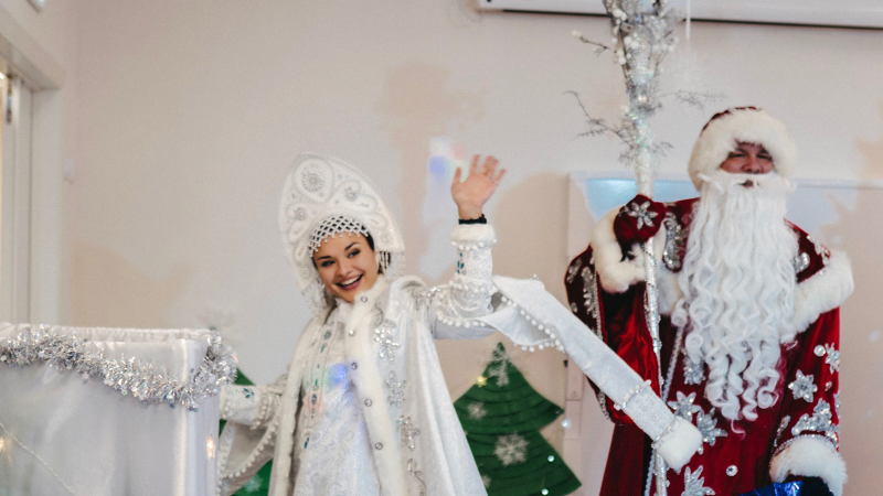 Более 4000 кронштадтских детей получат новогодние подарки от «Острова фортов»