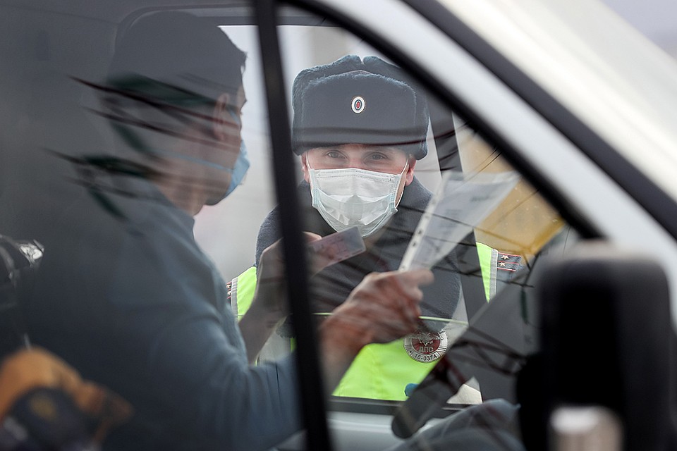 В Татарстане, например, можно выйти из дома только после отправки СМС на специальный короткий номер. Фото: Егор Алеев/ТАСС 