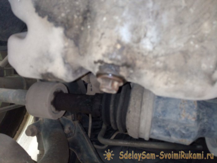 Меняем масло в автомобиле самостоятельно Меняем масло в автомобиле самостоятельно авто и мото,автосоветы,замена масла,ТО