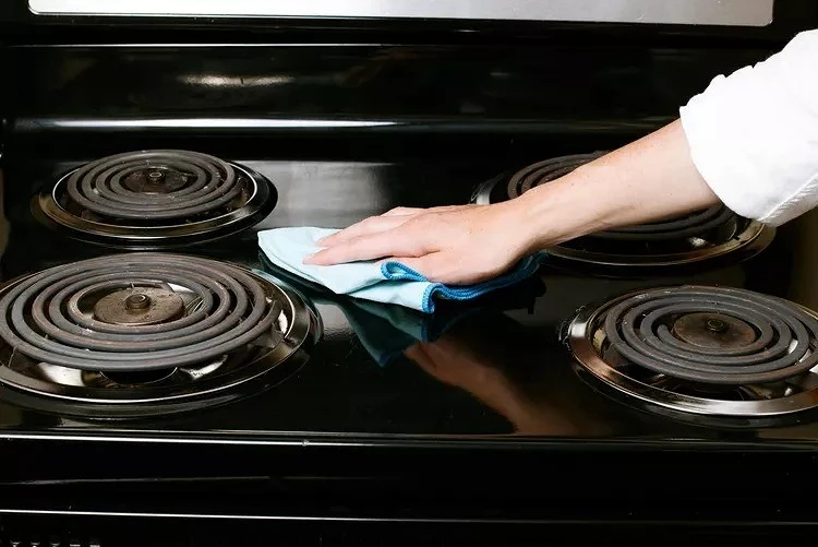 Как почистить плиту: работающие способы для разных приборов быт,лайфхак,полезные советы,уборка