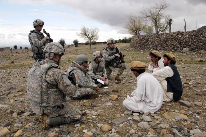 США  непонятно чему обучает неизвестное число афганских военнослужащих