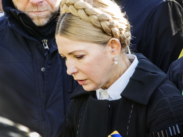 Тимошенко начала сбор подписей за отставку правительства Яценюка
