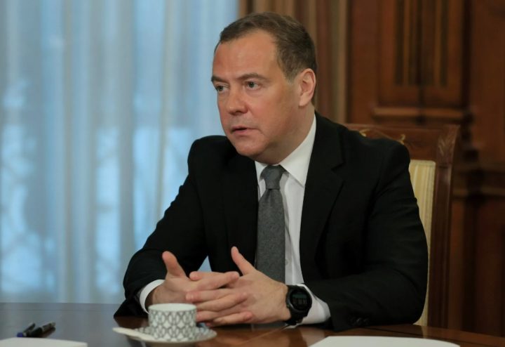 Зампред СБ Медведев: РФ отрабатывает ядерные удары в связи с действиями Запада