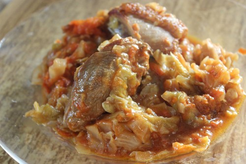 Свежая капуста тушеная с морковью и курицей