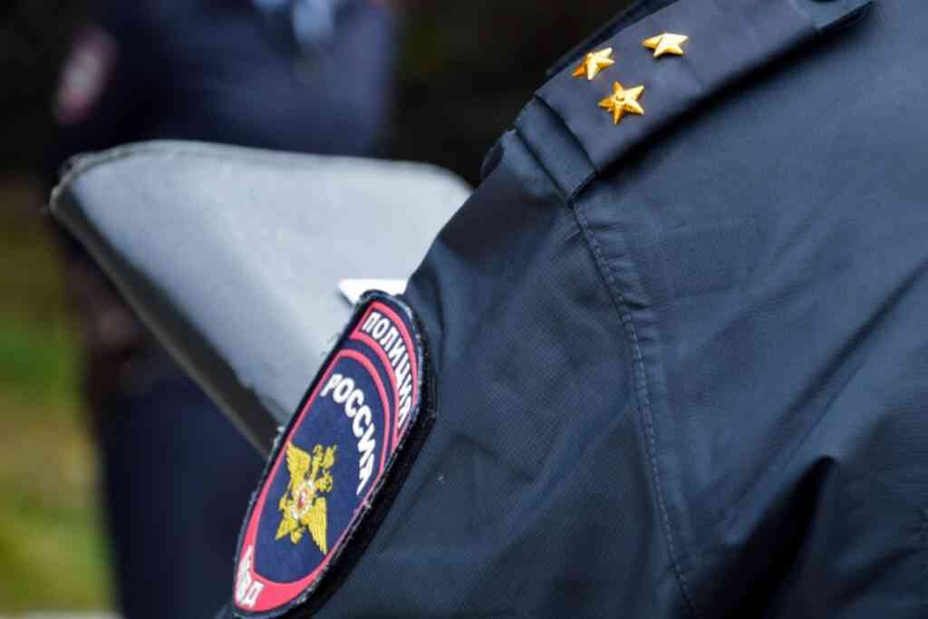 Мужчина с ножом напал на студентов и полицейского в общежитии вуза