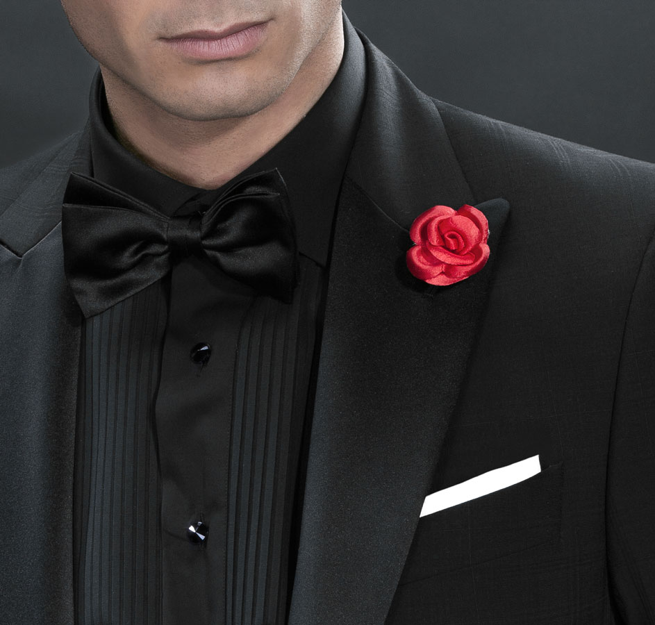 Черная мужская рубашка с белым галстуком
