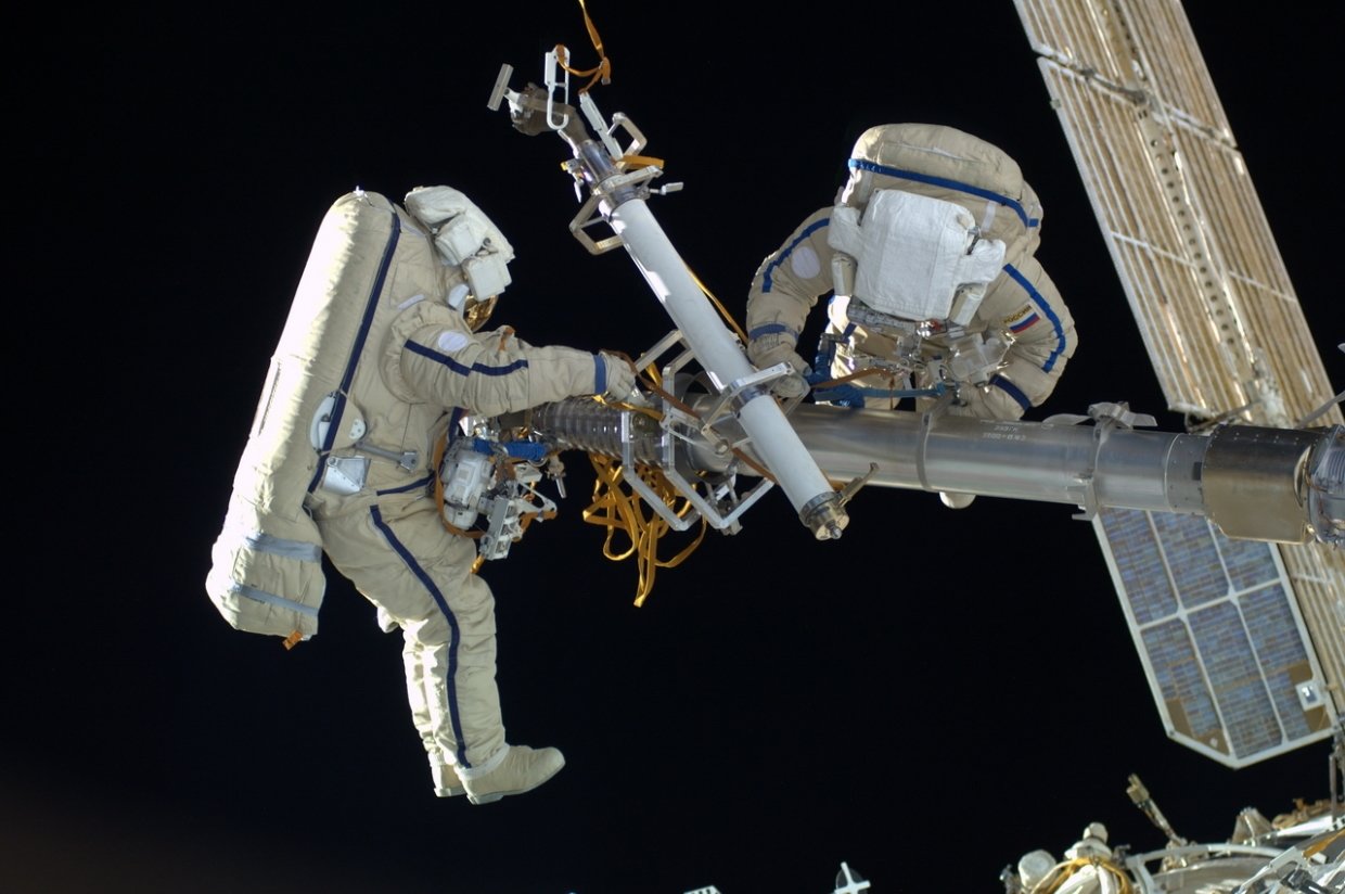 С 2011 года к МКС из пилотируемых кораблей летают только российские «Союзы», которые доставляют туда российских космонавтов, а также американских и европейских астронавтов