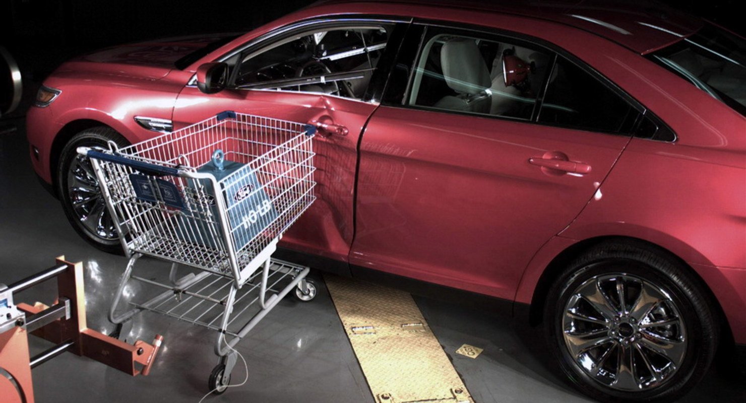 Самая частая авария, возникающая на парковках рядом с крупными торговыми центрами