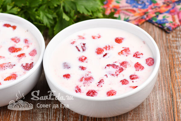 Это очень простое и вкусное блюдо, на приготовление которого уходит не больше 10 минут. Вкус его знаком мне с детства, летом в жаркую погоду этот холодный суп был и есть неотъемлемая часть рациона.-6