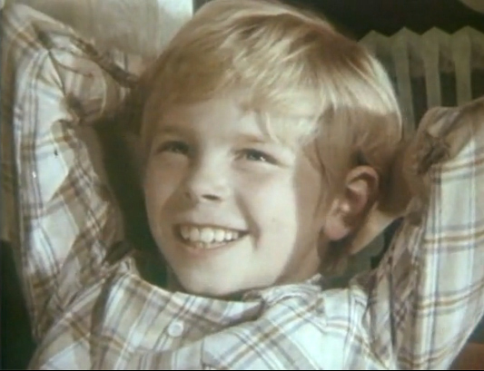 «По секрету всему свету» о том, как сложилась судьба мальчишки сыгравшего Дениску Кораблёва