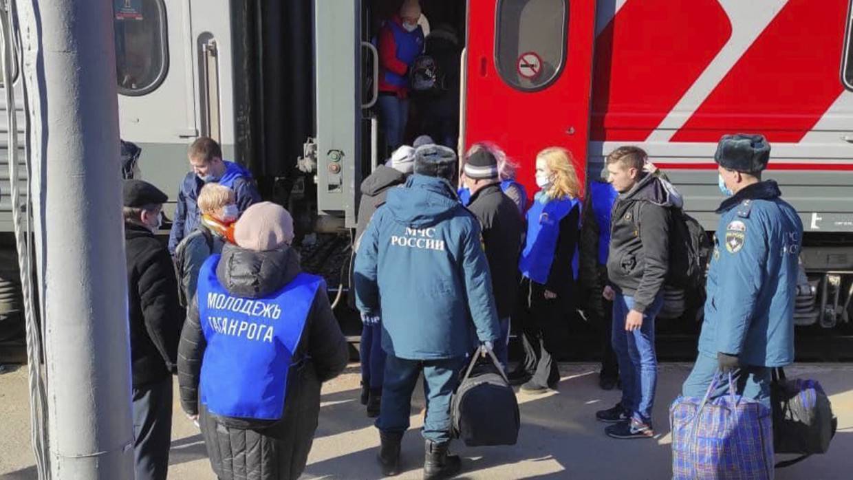 Девять временных городков для помощи беженцам из Донбасса развернули в Ростовской области