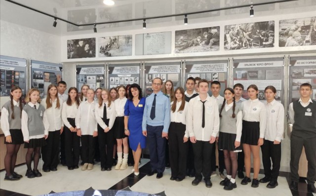 Прокурор Столинского района встретился с учащимися, которые помогают хранить память о руководителе партизанского отряда Степа...