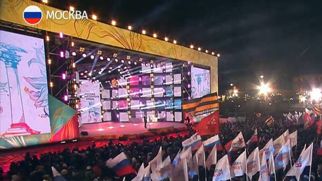 На Манежной площади начался митинг-концерт, посвященный воссоединению Крыма с Россией