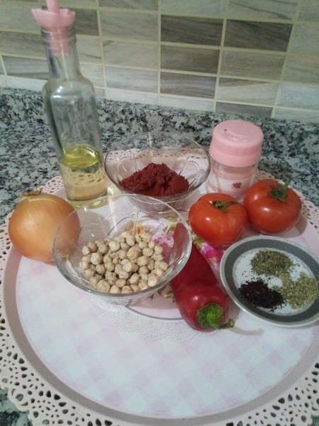 Простой рецепт томатного супа с турецким горохом