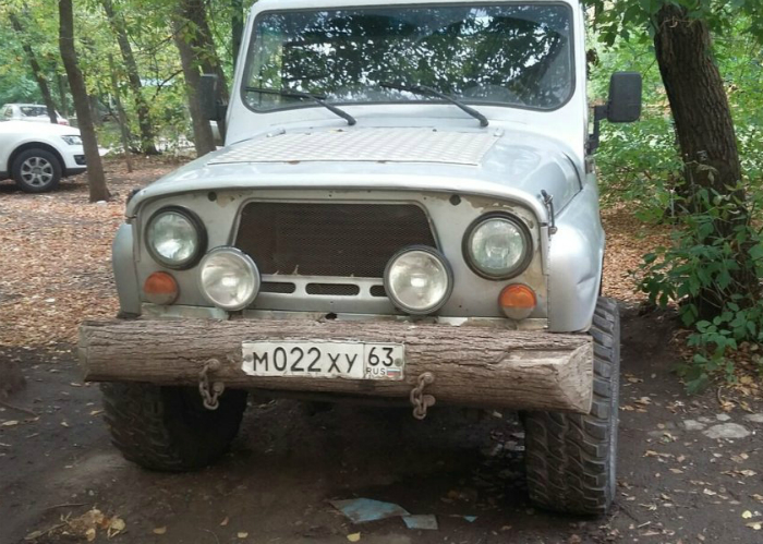 «Это останки того дерева, которое в прошлом году напало на мою машину!»